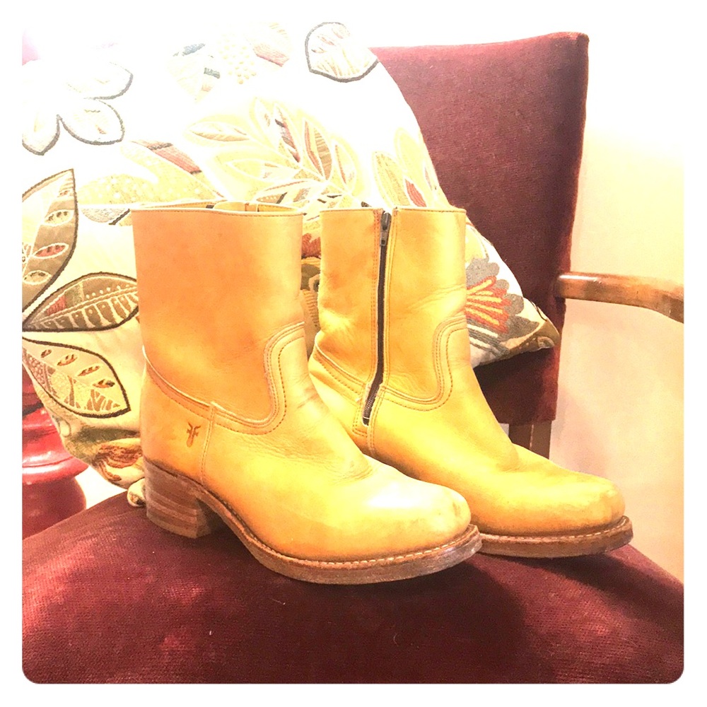 Authentic FRYE ANKLE BOOTS in BANANA!!